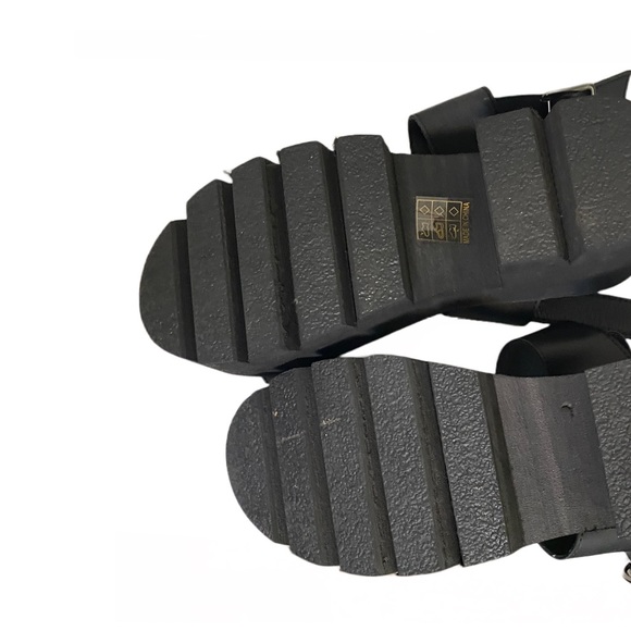 Strappy platform sandals - Picture 3 of 3